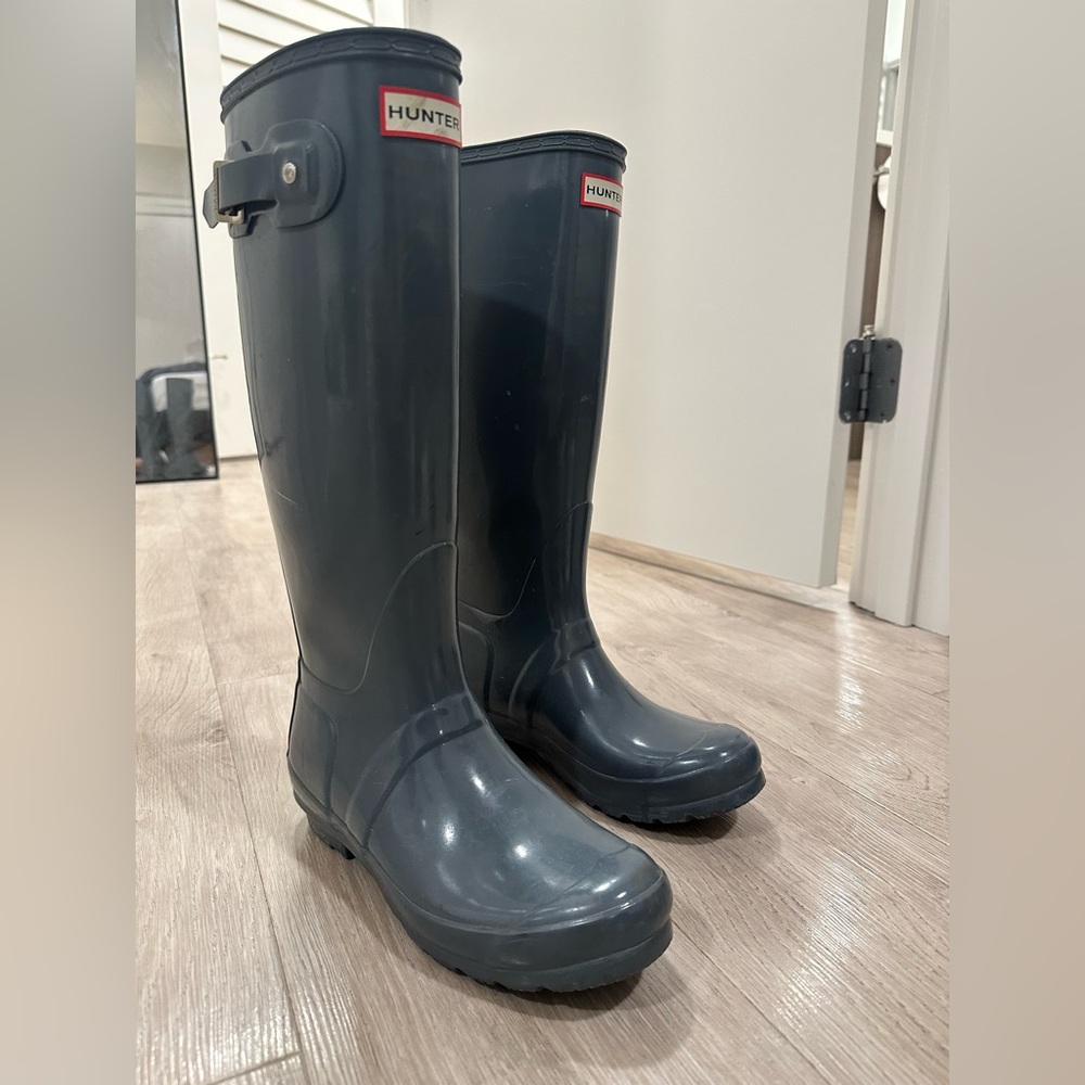 ***SOLD*** Hunter Original Tall Gloss Rain Boots | Gull Grey | Size 7